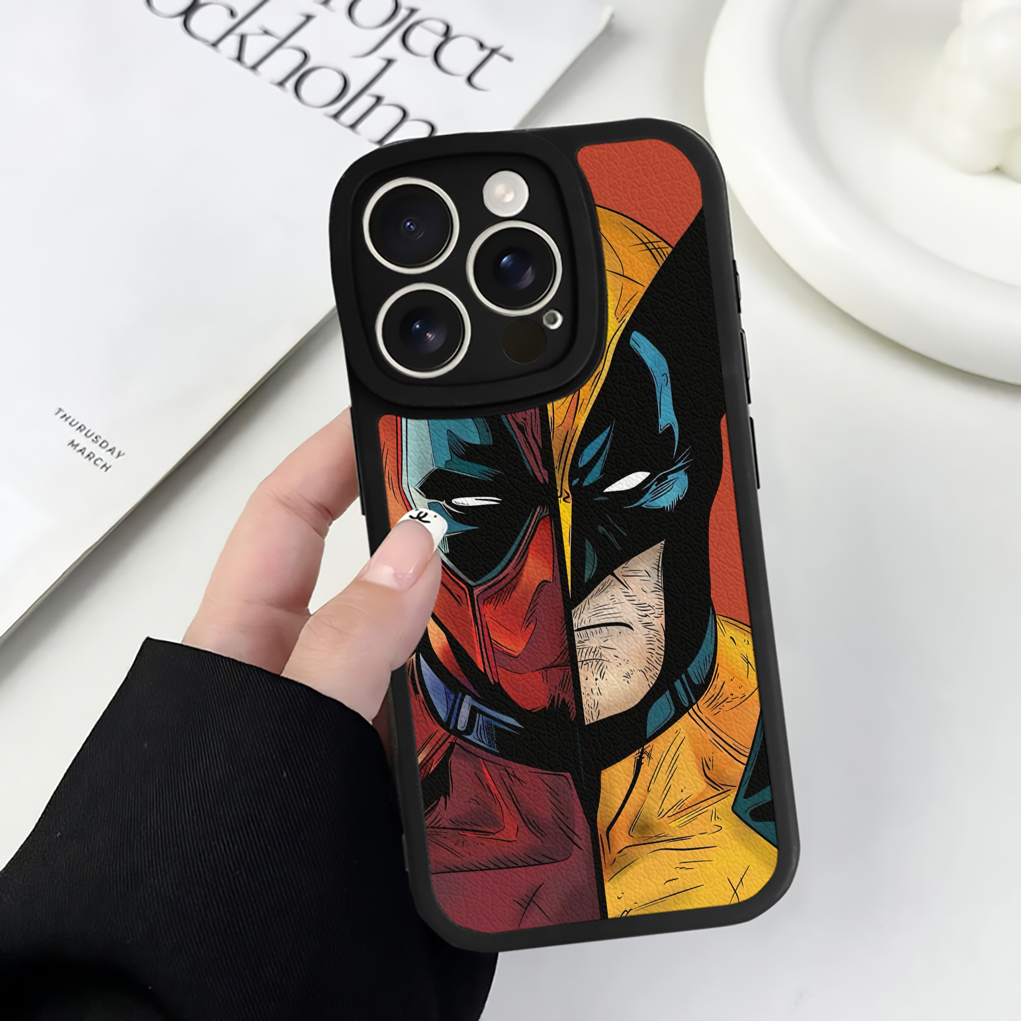 （画像用） Deadpool デッドプール 【iPhone 16シリーズ対応】シリコンスマホケース（レザー調） 材質：シリコン